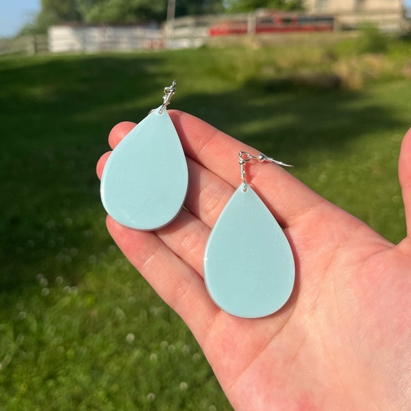 Handmade Dried Flower UV Resin Statement Dangle Earrings - Picture 14 of 16